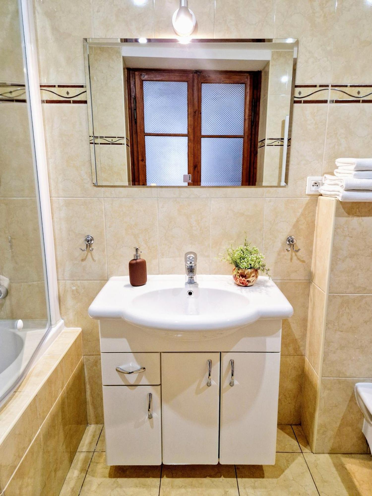 Marina Old Town Apartment Košice Buitenkant foto
