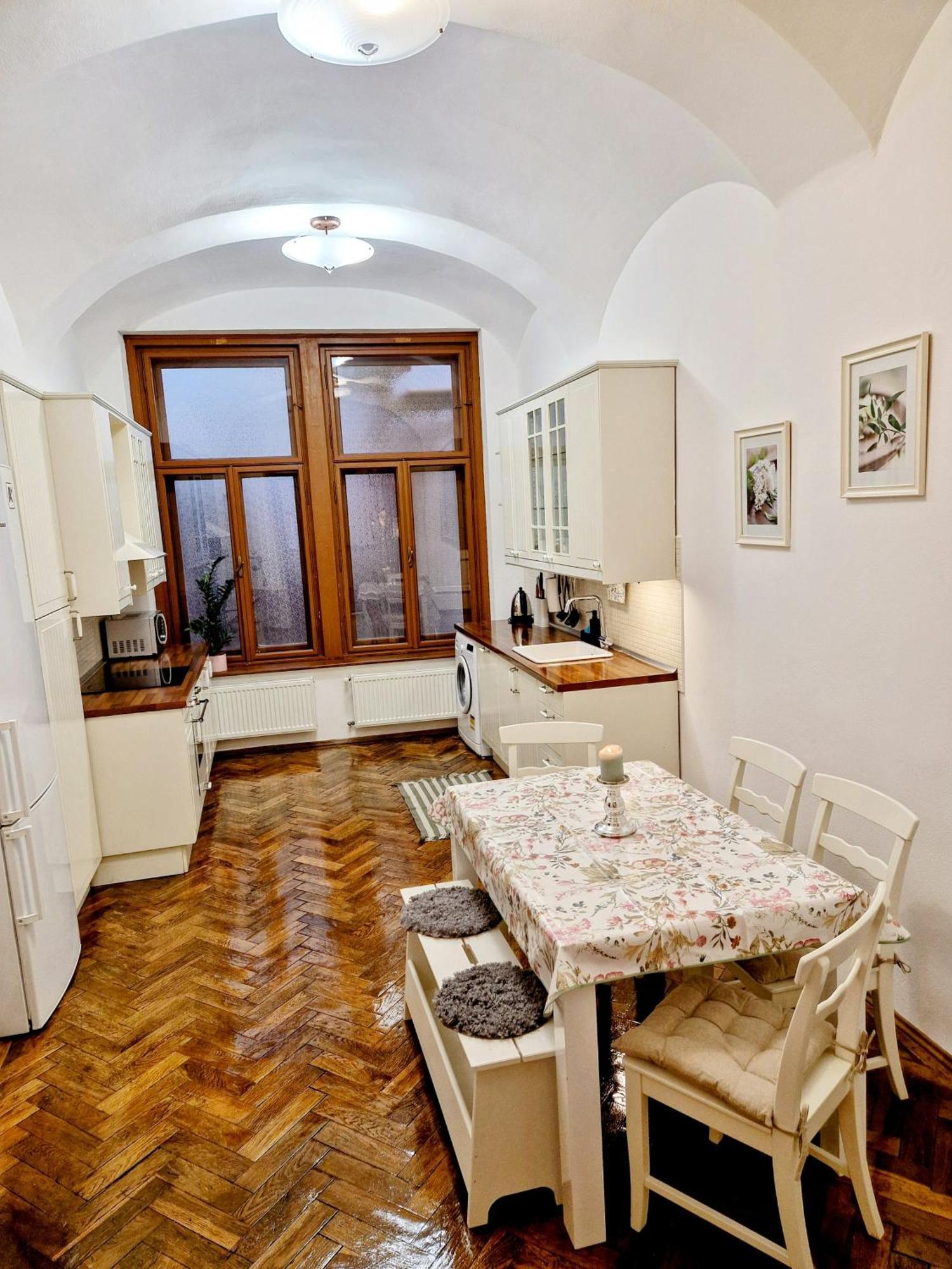 Marina Old Town Apartment Košice Buitenkant foto